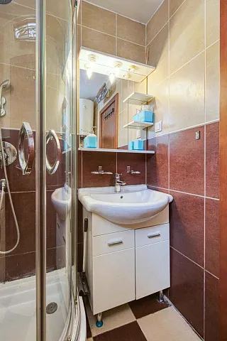 One-bedroom apartment in central Budva, 40 m² — photo 14